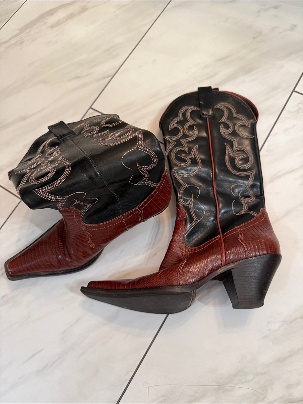 Maria Lya Size 6 Black & Brown Two-Tone Western Heeled Boots